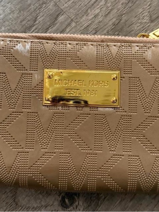 Michael Kors Handbags - Michael Kors Tan Logo Wallet with Gold Plate